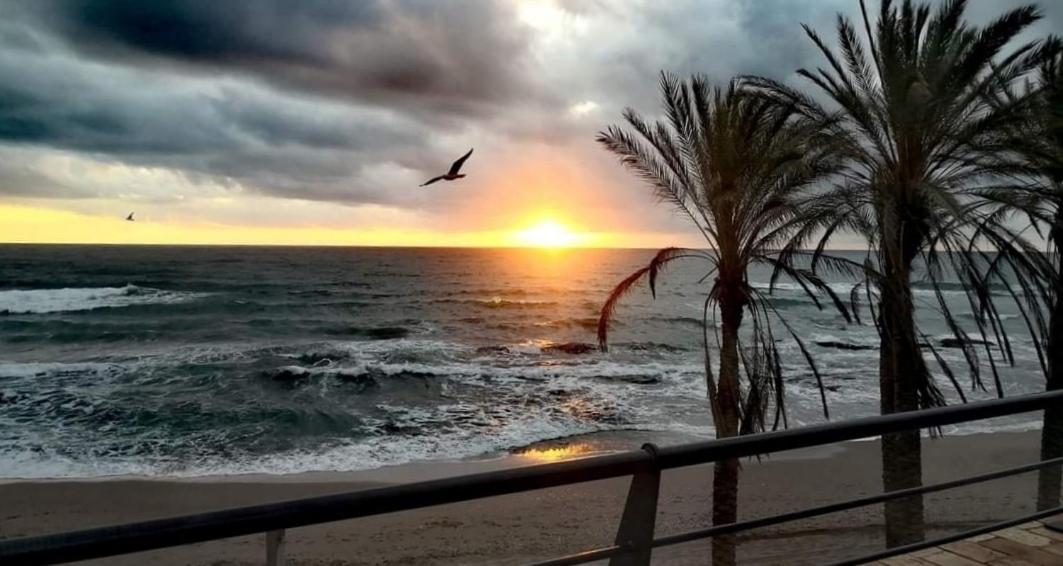 El Estudio De La Playa Benalbeach Vistas Al Mar เบนัลมาเดนา ภายนอก รูปภาพ