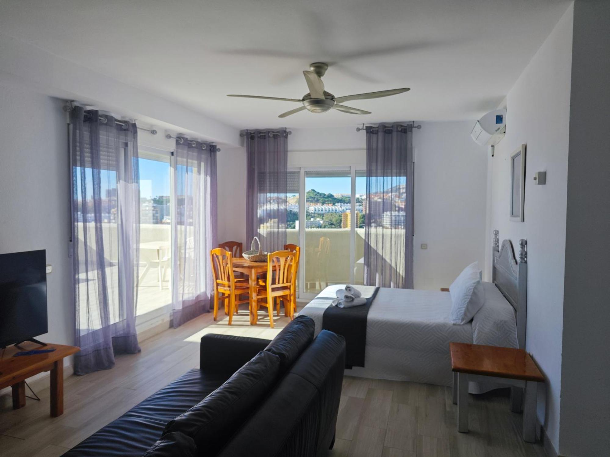 El Estudio De La Playa Benalbeach Vistas Al Mar เบนัลมาเดนา ภายนอก รูปภาพ