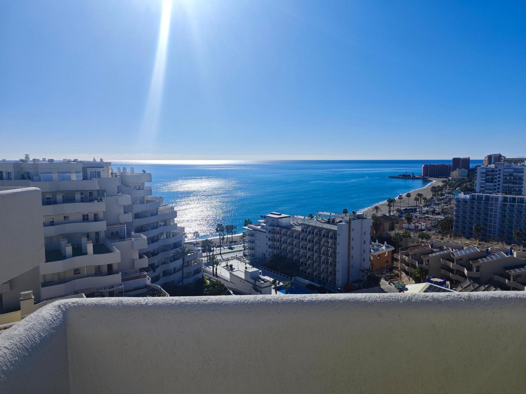 El Estudio De La Playa Benalbeach Vistas Al Mar เบนัลมาเดนา ภายนอก รูปภาพ