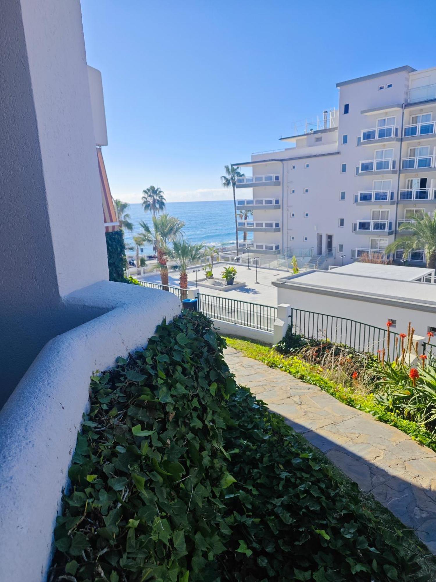 El Estudio De La Playa Benalbeach Vistas Al Mar เบนัลมาเดนา ภายนอก รูปภาพ